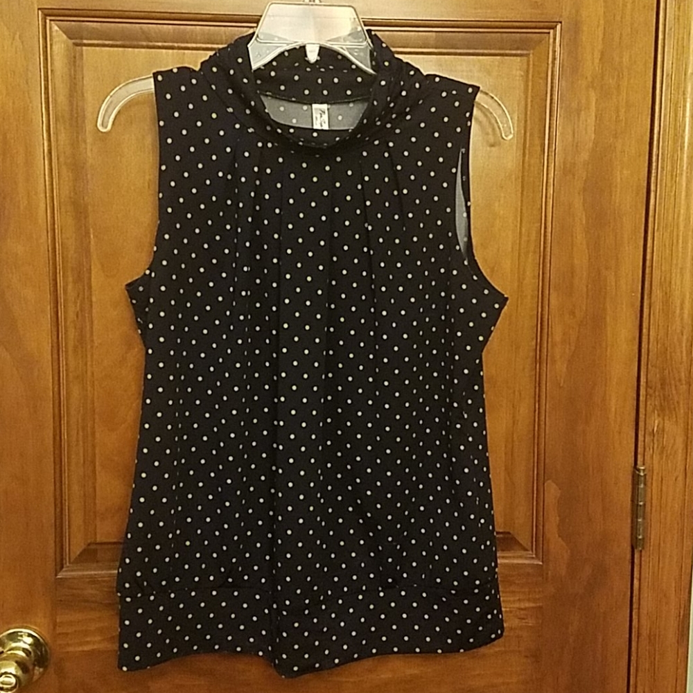 3/$20 Sleeveless sz PL navy w/beige dots